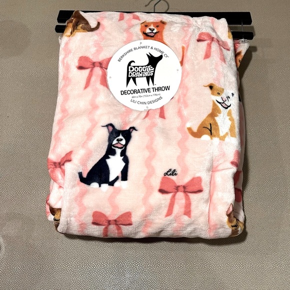 DoggieDecorative Throw Blanket NWT - Picture 1 of 2